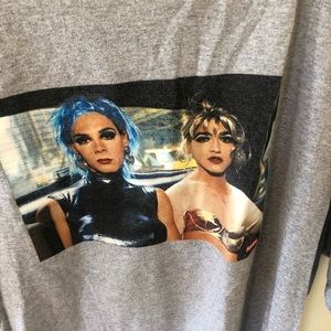 I’m selling this shirt because I did take to big  and i did wear just 1 time